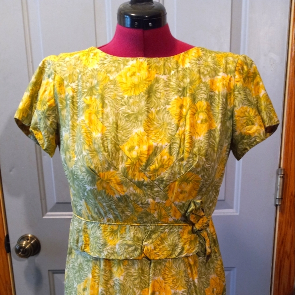 Vintage size small Floral yellow and green dress